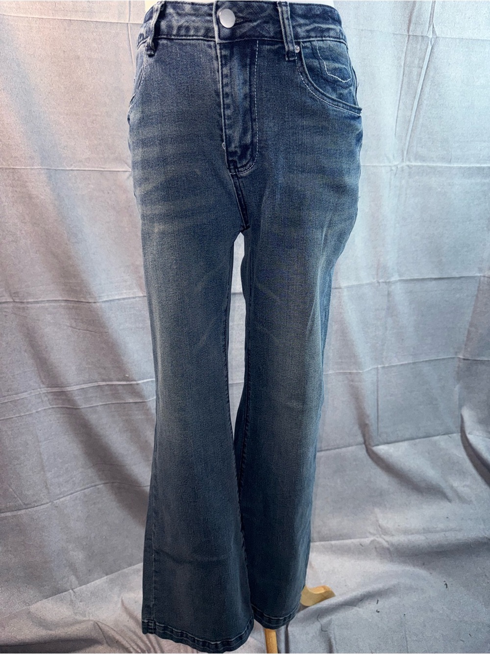 2245-Women's High-Rise Wide-Leg Jeans in Faded Blue